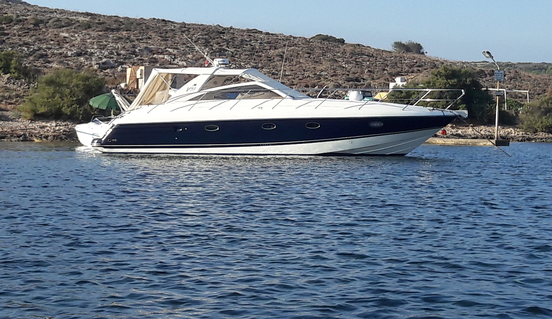 Boat Rentals Malta, Princess V42